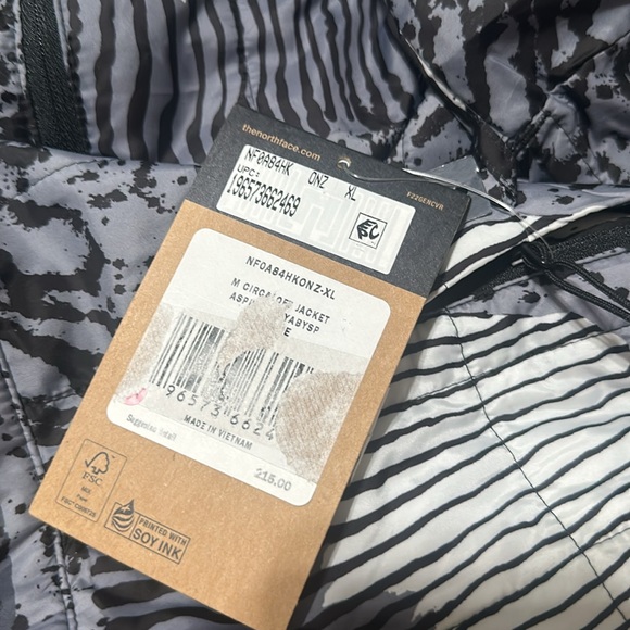 NWT The North Face
Long Sleeve Circaloft Abstract Printed Jacket - Picture 6 of 10